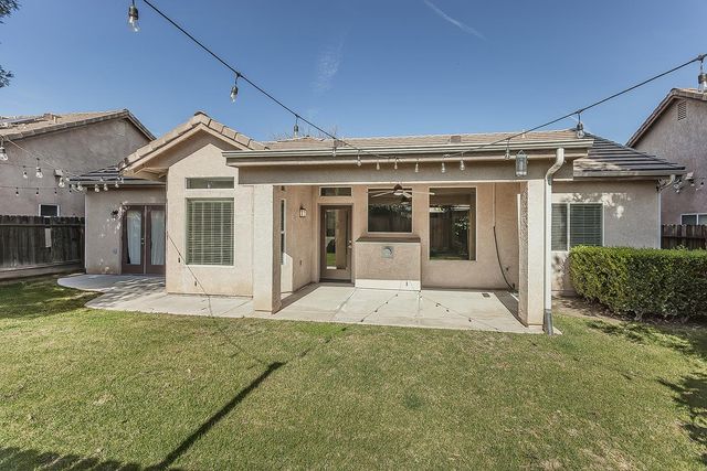 1055 E Hogan Avenue, Fresno, CA 93730