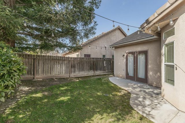 1055 E Hogan Avenue, Fresno, CA 93730