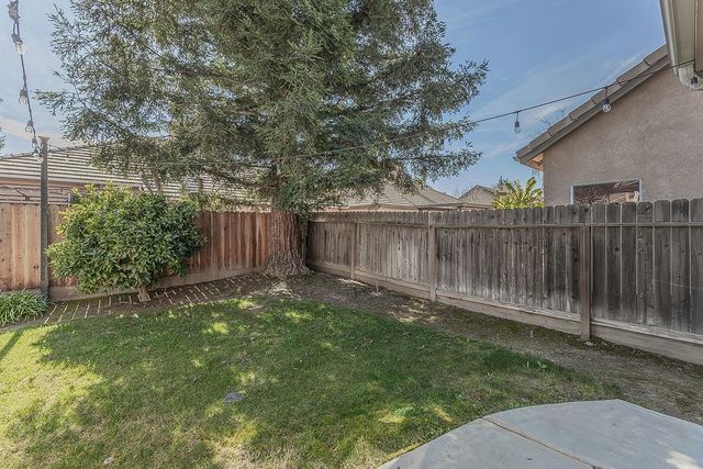 1055 E Hogan Avenue, Fresno, CA 93730