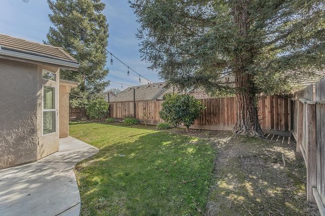 1055 E Hogan Avenue, Fresno, CA 93730