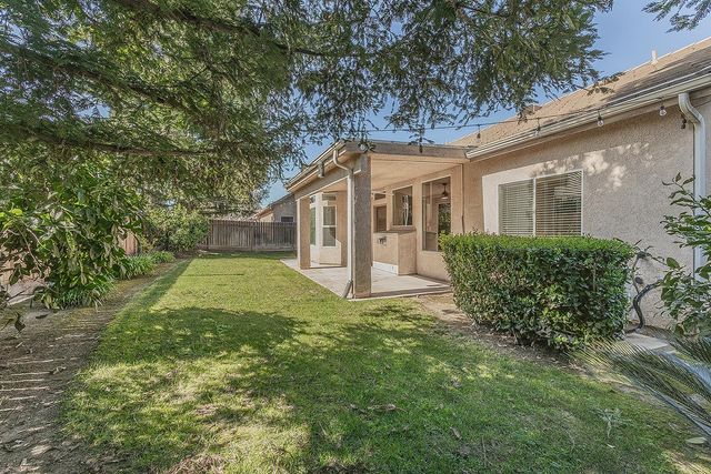 1055 E Hogan Avenue, Fresno, CA 93730