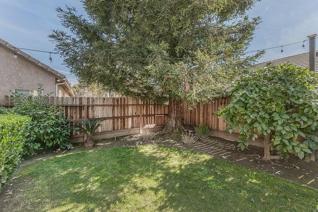 1055 E Hogan Avenue, Fresno, CA 93730