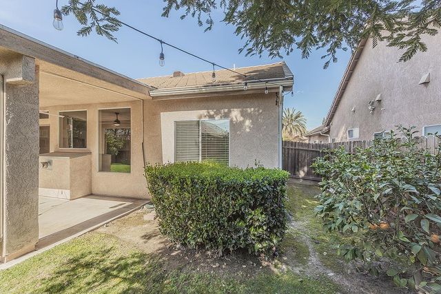 1055 E Hogan Avenue, Fresno, CA 93730