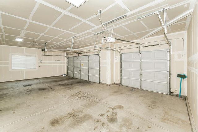 1055 E Hogan Avenue, Fresno, CA 93730