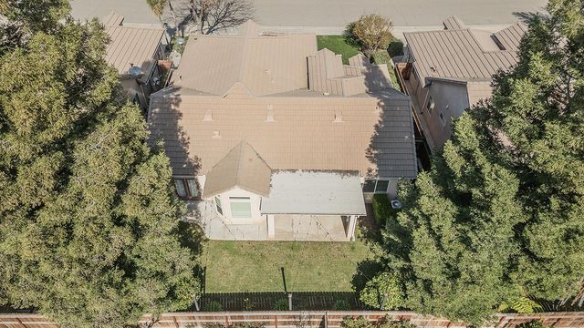 1055 E Hogan Avenue, Fresno, CA 93730