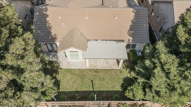 1055 E Hogan Avenue, Fresno, CA 93730