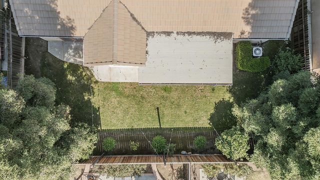 1055 E Hogan Avenue, Fresno, CA 93730