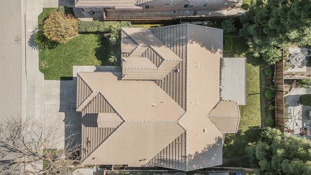 1055 E Hogan Avenue, Fresno, CA 93730