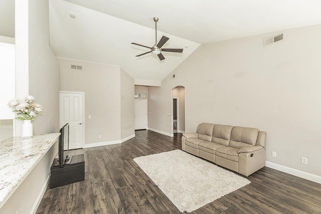 1055 E Hogan Avenue, Fresno, CA 93730