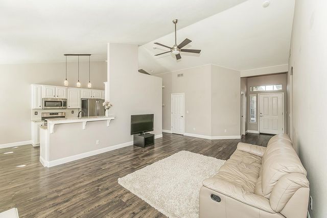 1055 E Hogan Avenue, Fresno, CA 93730