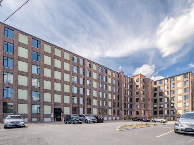 147 Centre St 105, Brockton, MA 02301