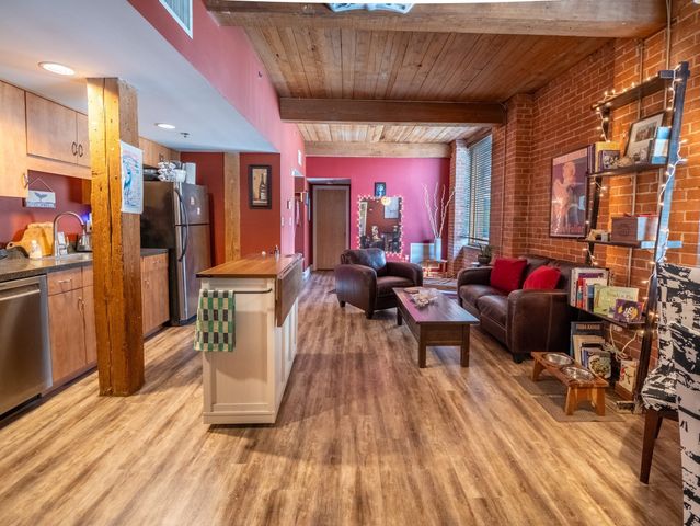 147 Centre St 105, Brockton, MA 02301