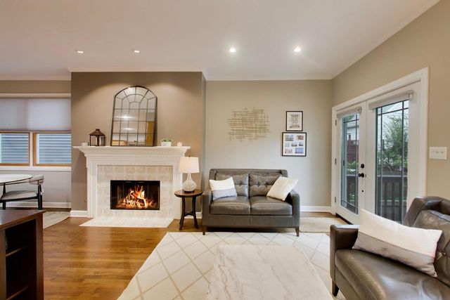 3242 N Leavitt Street, Chicago, IL 60618
