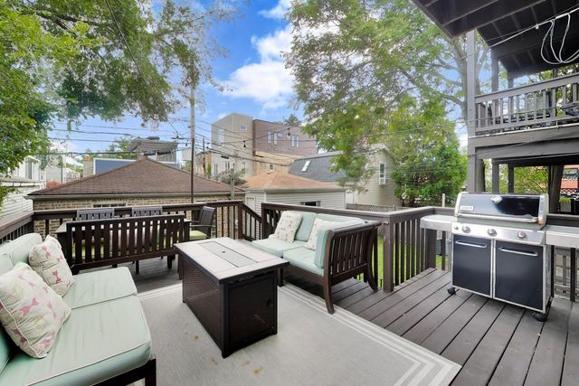 3242 N Leavitt Street, Chicago, IL 60618