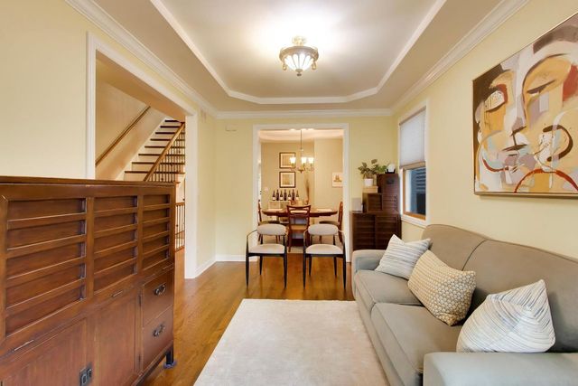 3242 N Leavitt Street, Chicago, IL 60618
