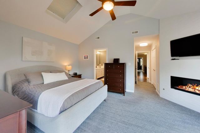 3242 N Leavitt Street, Chicago, IL 60618