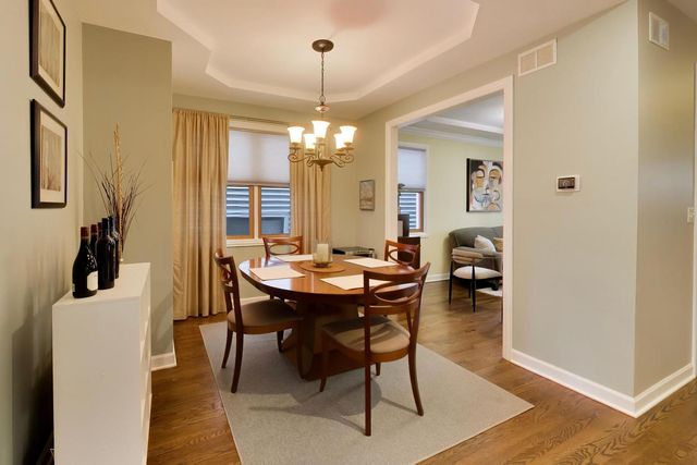 3242 N Leavitt Street, Chicago, IL 60618