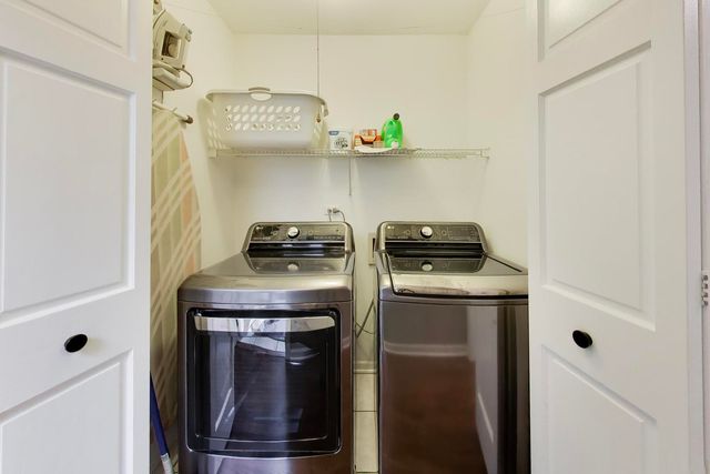 3242 N Leavitt Street, Chicago, IL 60618