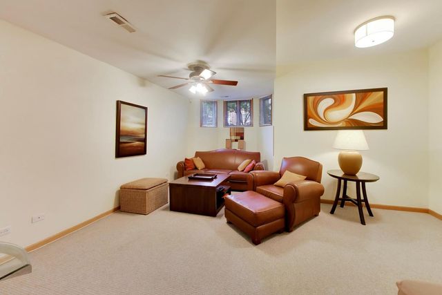 3242 N Leavitt Street, Chicago, IL 60618