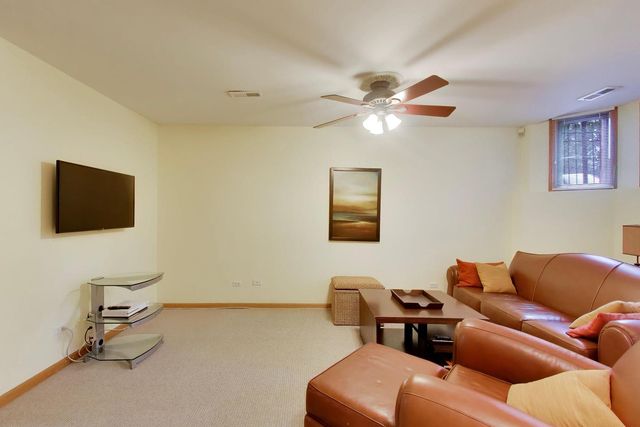3242 N Leavitt Street, Chicago, IL 60618