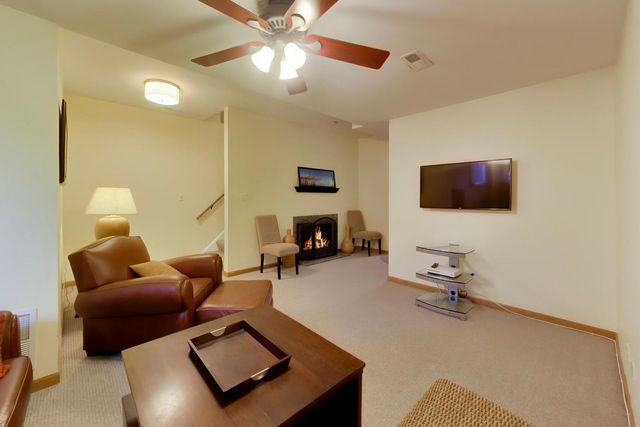 3242 N Leavitt Street, Chicago, IL 60618