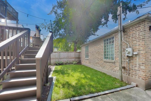 3242 N Leavitt Street, Chicago, IL 60618