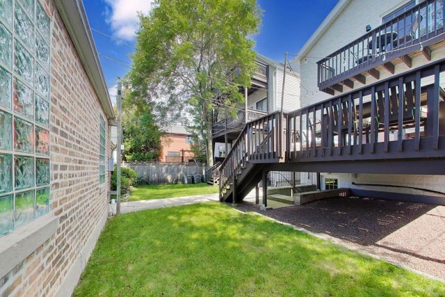 3242 N Leavitt Street, Chicago, IL 60618