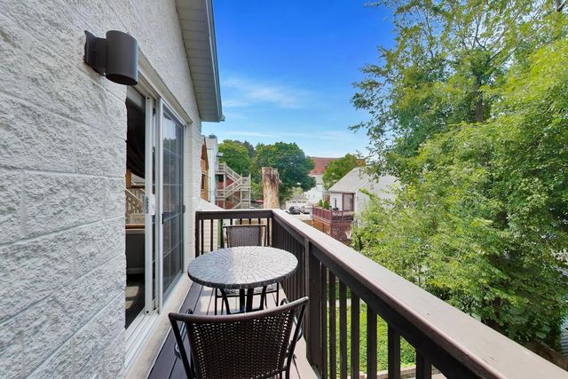 3242 N Leavitt Street, Chicago, IL 60618