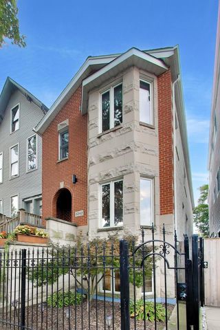 3242 N Leavitt Street, Chicago, IL 60618