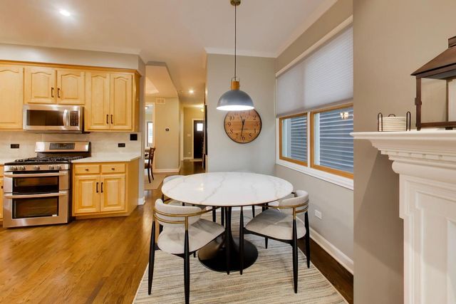 3242 N Leavitt Street, Chicago, IL 60618