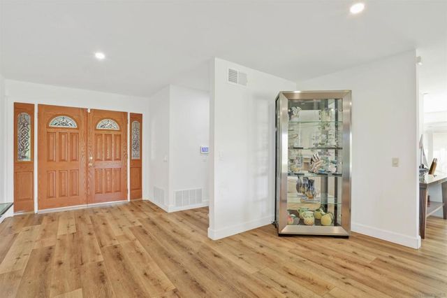 17547 Plaza Karena, San Diego, CA 92128