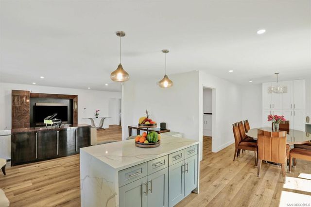 17547 Plaza Karena, San Diego, CA 92128