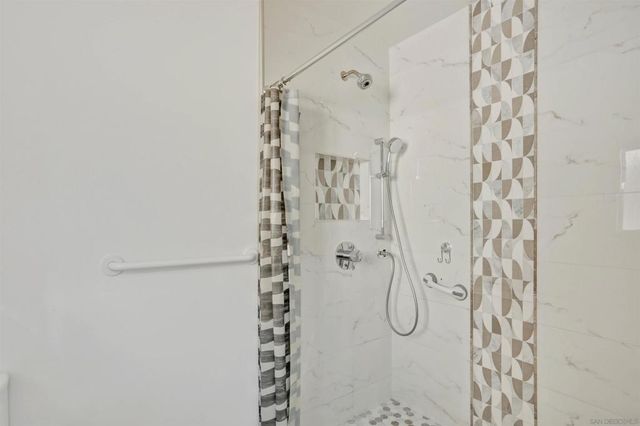 17547 Plaza Karena, San Diego, CA 92128