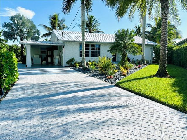 2672 Gulfview DR, Naples, FL 34112