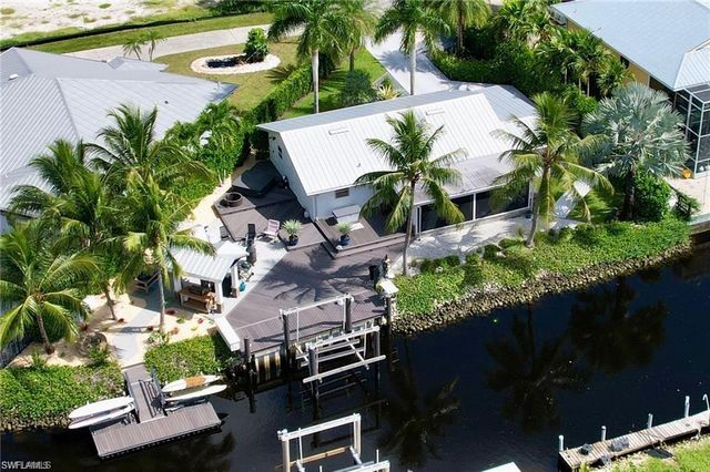 2672 Gulfview DR, Naples, FL 34112