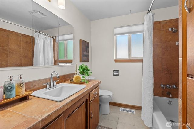 311 S 104th Street, Seattle, WA 98168