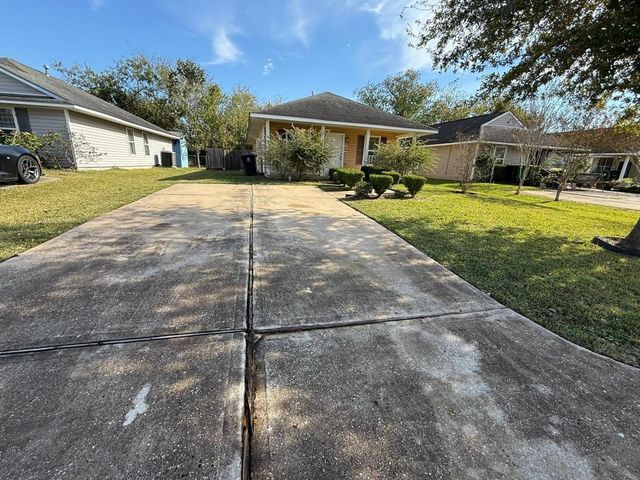 11403 Mosscrest Drive, Houston, TX 77048