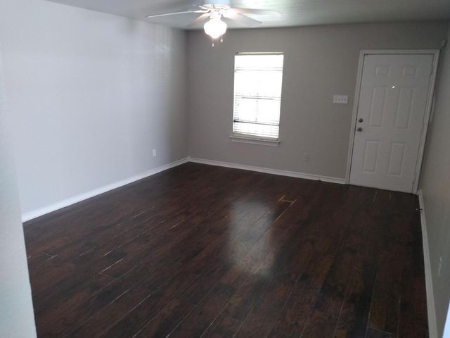 11403 Mosscrest Drive, Houston, TX 77048