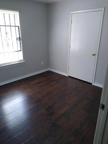 11403 Mosscrest Drive, Houston, TX 77048