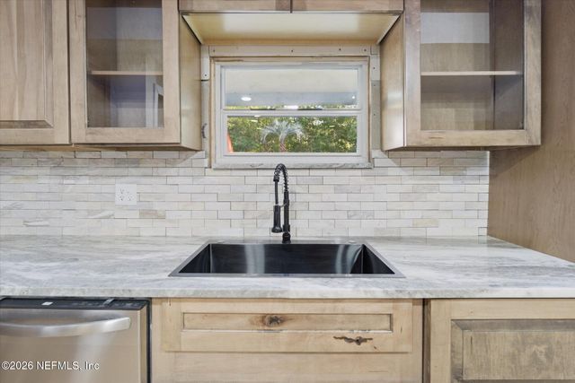 3121 LANNIE Road, Jacksonville, FL 32218