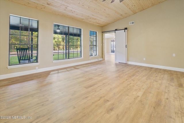 3121 LANNIE Road, Jacksonville, FL 32218