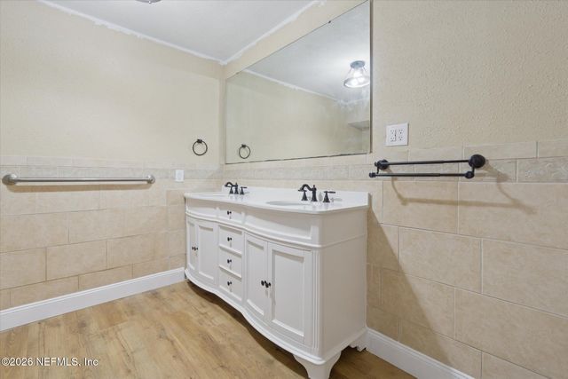 3121 LANNIE Road, Jacksonville, FL 32218