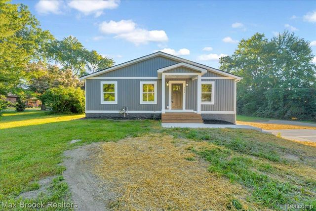 1654 Giddings Road, Pontiac, MI 48340