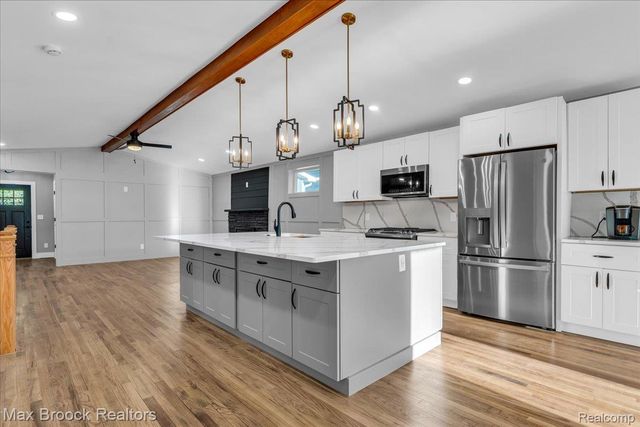 1654 Giddings Road, Pontiac, MI 48340