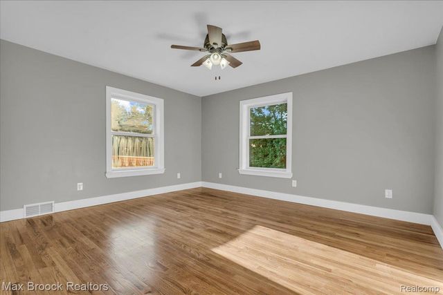 1654 Giddings Road, Pontiac, MI 48340