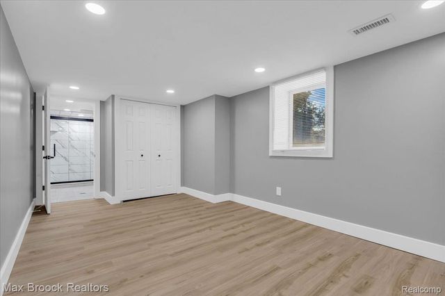 1654 Giddings Road, Pontiac, MI 48340