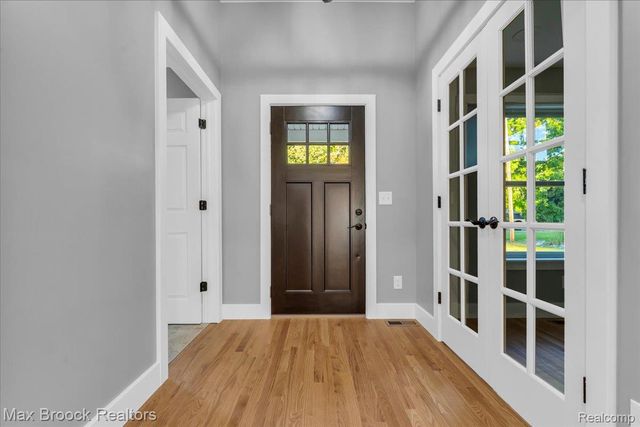 1654 Giddings Road, Pontiac, MI 48340