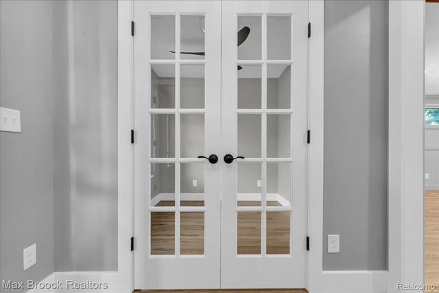 1654 Giddings Road, Pontiac, MI 48340