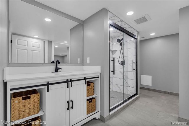 1654 Giddings Road, Pontiac, MI 48340