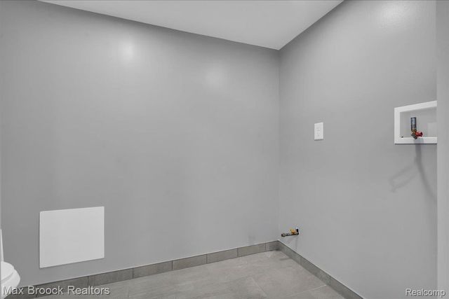 1654 Giddings Road, Pontiac, MI 48340